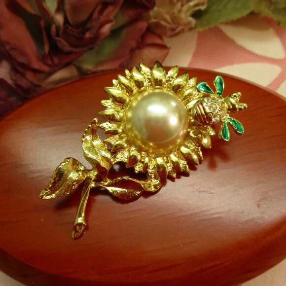 VINTAGE Flower Bee TREMBLER Brooch ~Flower Insect Rhinestone PearlJiggler Brooch - Picture 4 of 15